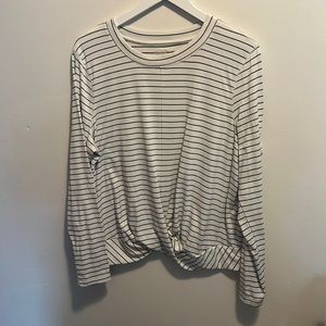 Long sleeve cross bottom active shirt